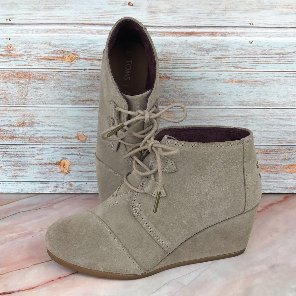 Toms Dessert Wedge Ankle Booties in Taupe Suede size 9